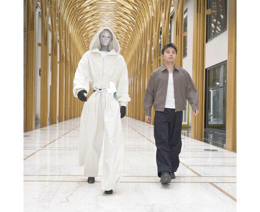   Гуманоидный робот Unitree H2 