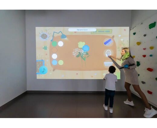 Интерактивная стена АктивиУМ Стандарт с проектором v1 для темных помещений