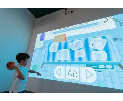 Интерактивная стена АктивиУМ Стандарт с проектором v1 для темных помещений