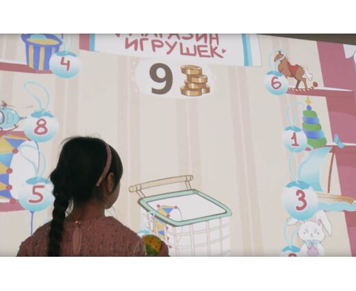 Интерактивная стена АктивиУМ Максимум с проектором v2m для светлых помещений