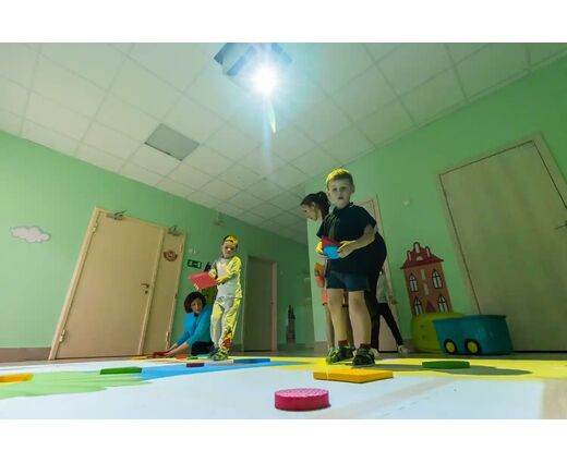 Интерактивный образовательный пол Magium (проектор и датчик движения в едином коробе) v3