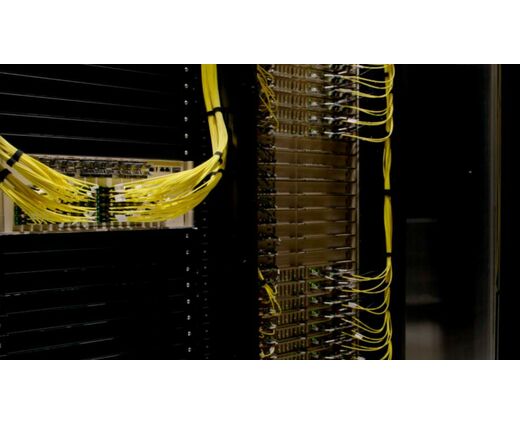 етевые коммутаторы NVIDIA Quantum InfiniBand 400 и 800 Гбит/с